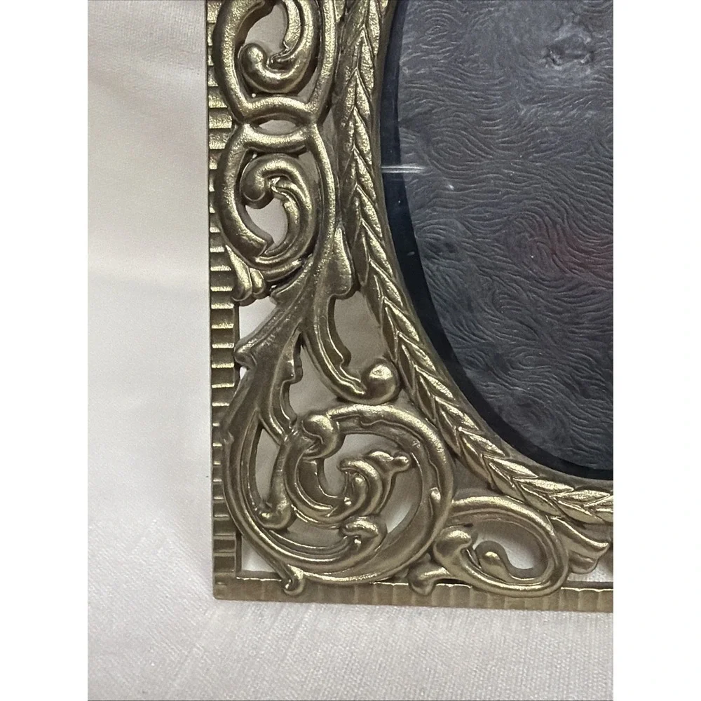 PHILIP WHITNEY LTD. GOLD PLATED TABLETOP PICTURE FRAME HOLDS 5 X 3